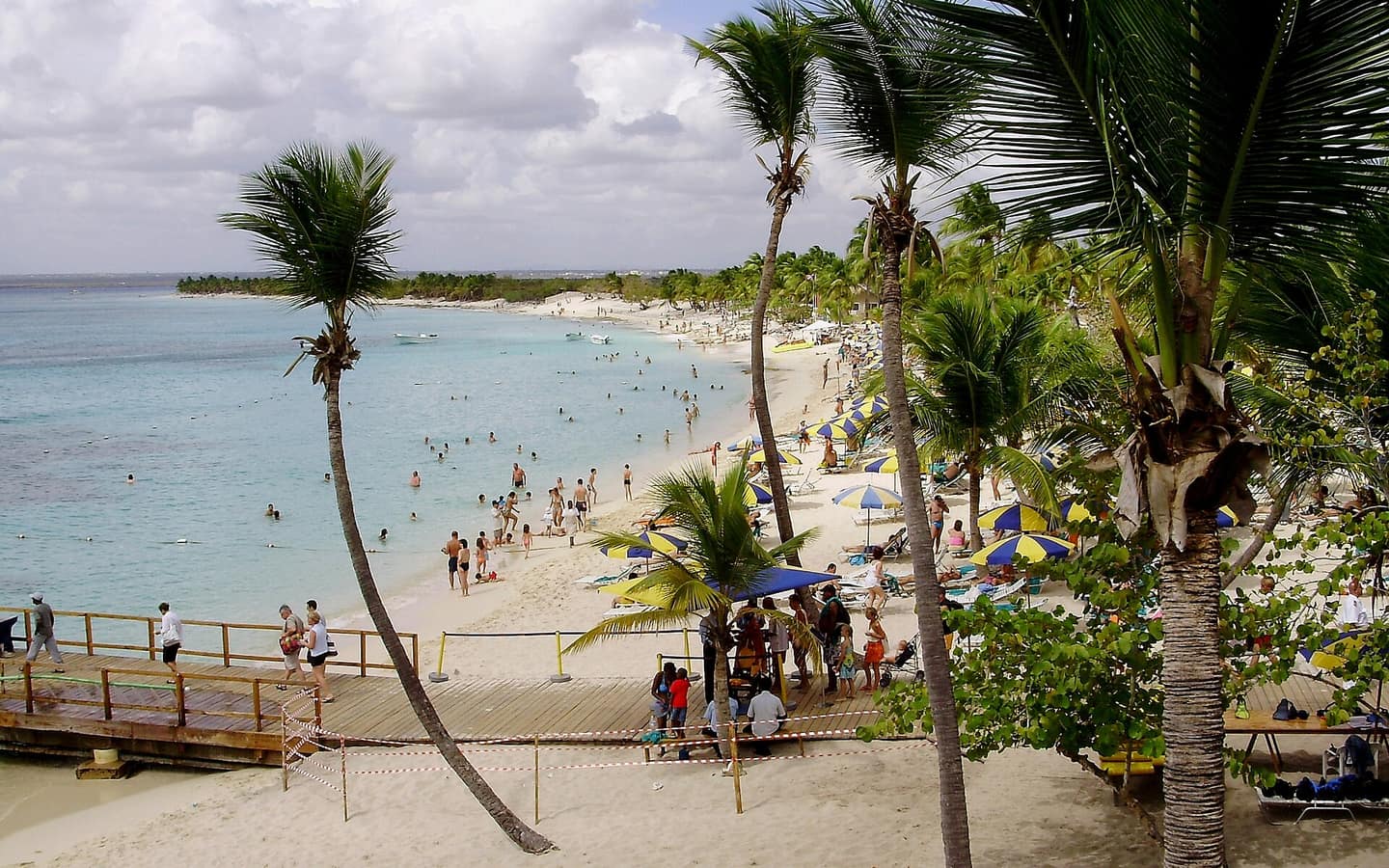 Catalina Island, Dominican Republic — photo by patano via Wikimedia Commons