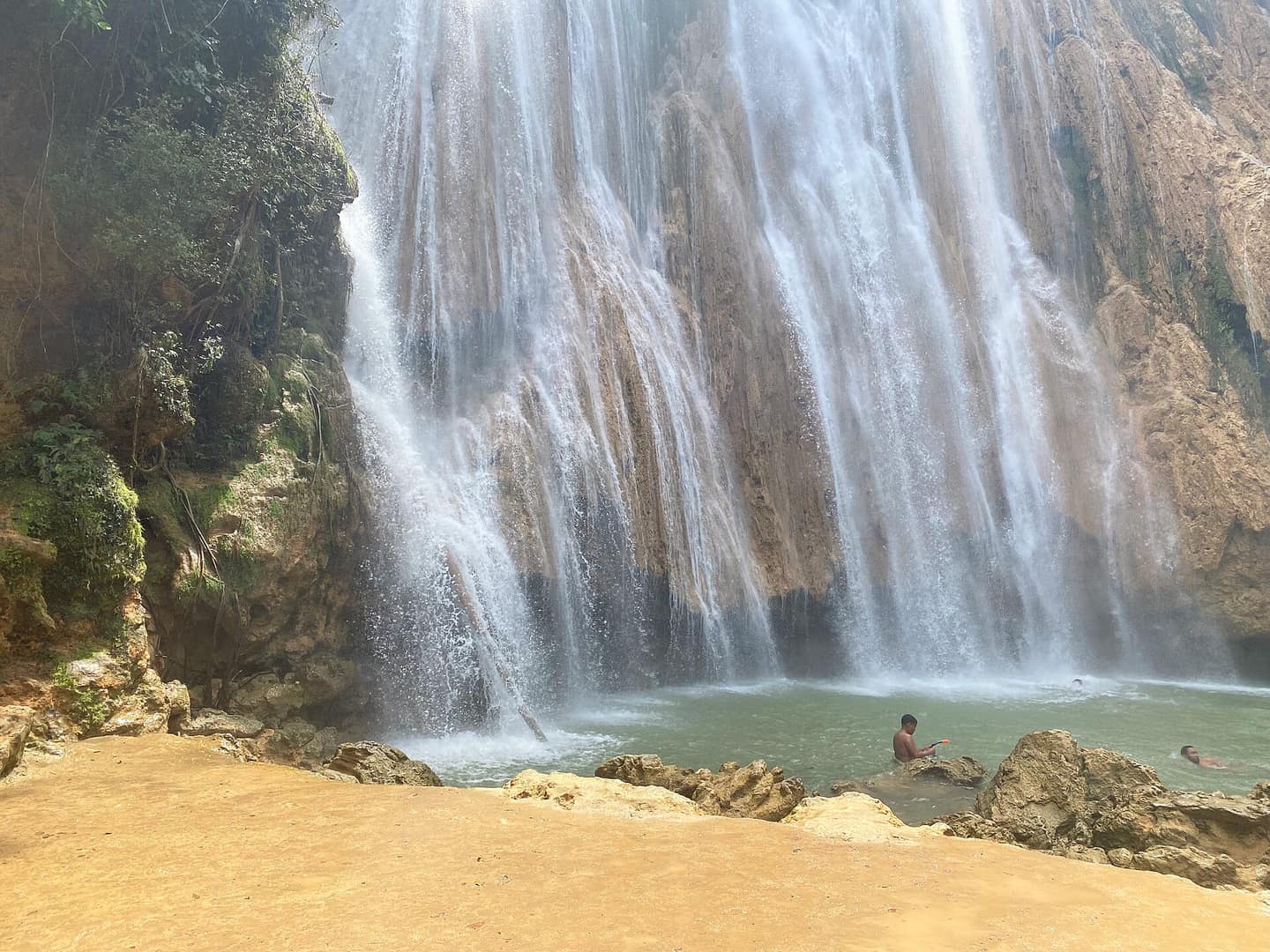Wasserfall El Limón, Dominikanische Republik — Foto von -wuppertaler von Wikimedia Commons