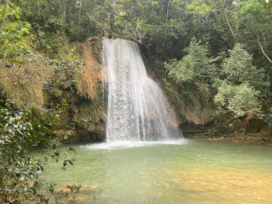 Wasserfall El Limón, Dominikanische Republik — Foto von -wuppertaler von Wikimedia Commons