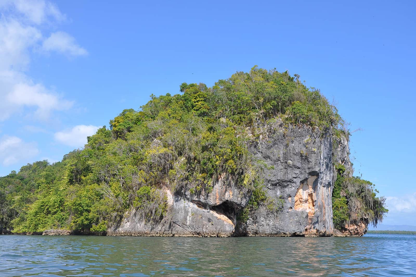 Parco Nazionale Los Haitises, Repubblica Dominicana — foto di Starus via Wikimedia Commons