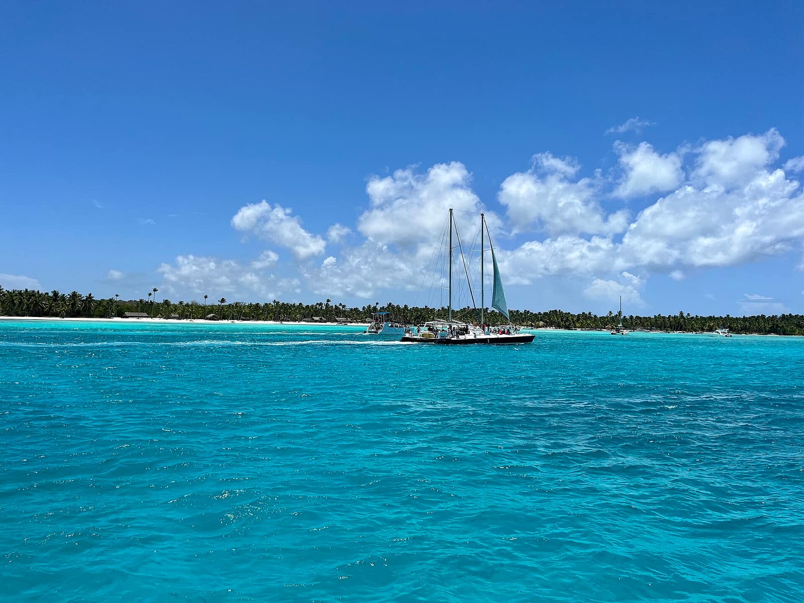 Saona-eiland, Dominicaanse Republiek — foto door RamirezAHP via Wikimedia Commons